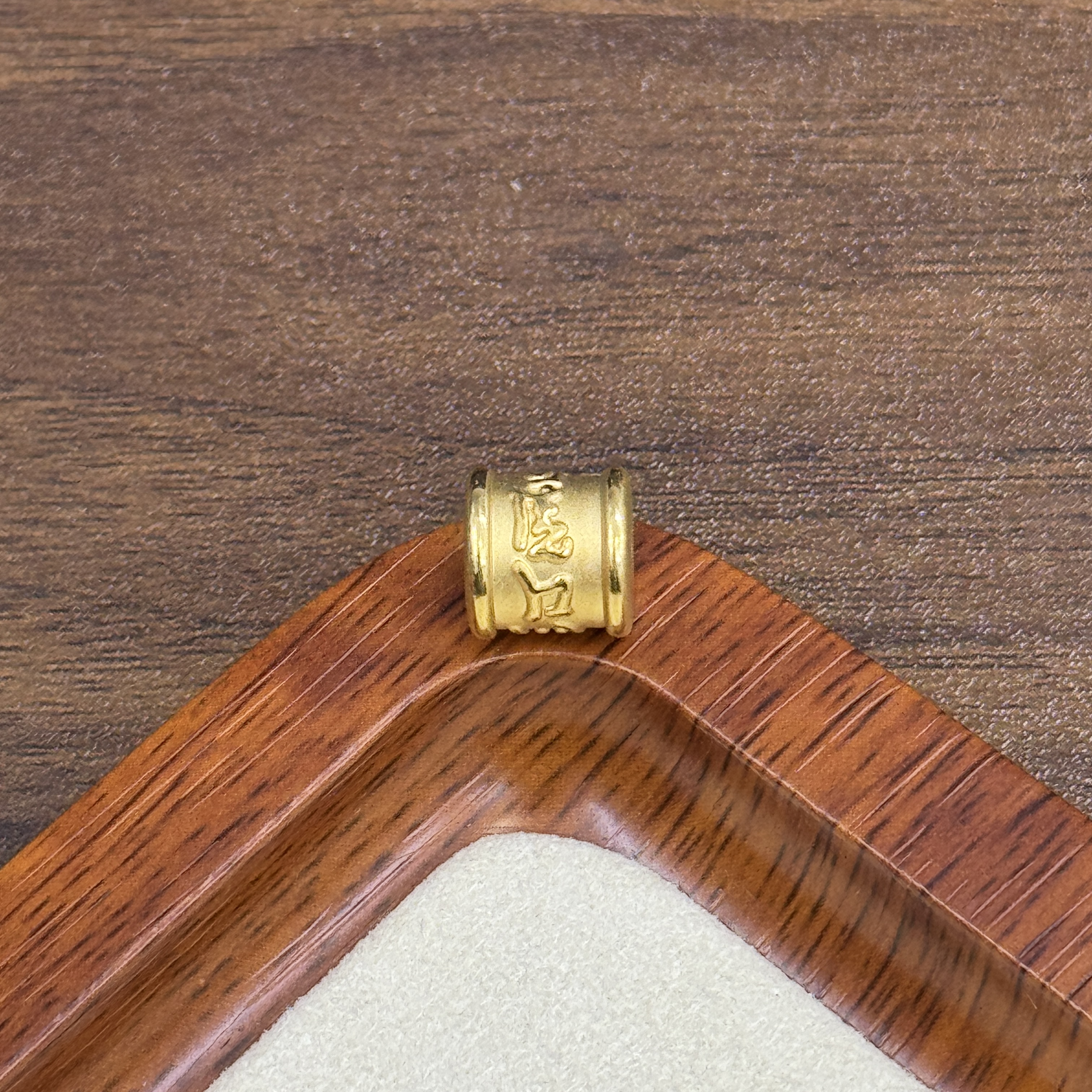 辉通黄金足金999-9mm六字真言桶珠DP2360-01020