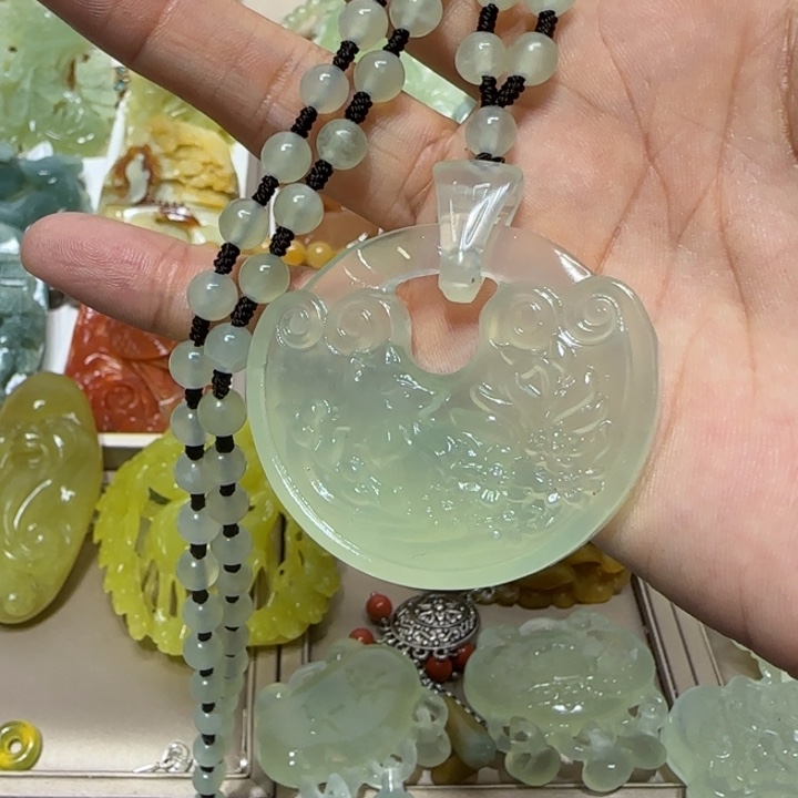 蛇纹石玉吊坠未镶嵌