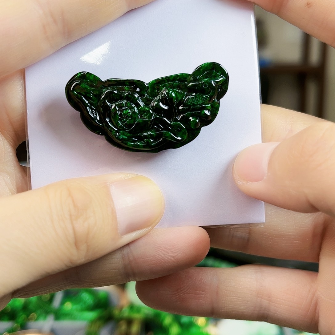 翡翠颈饰未镶嵌吊坠
