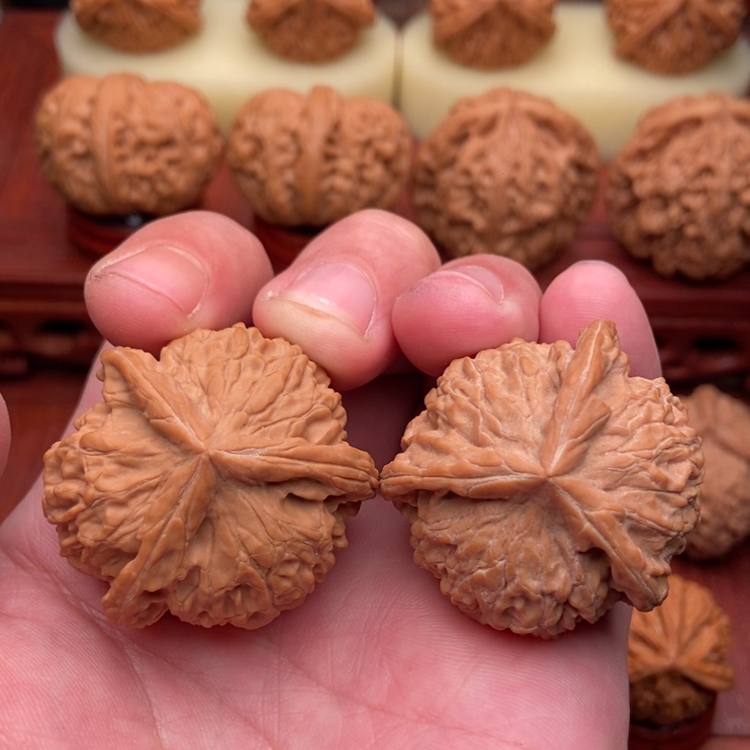 桃核把件陈****?野生肉球奔39