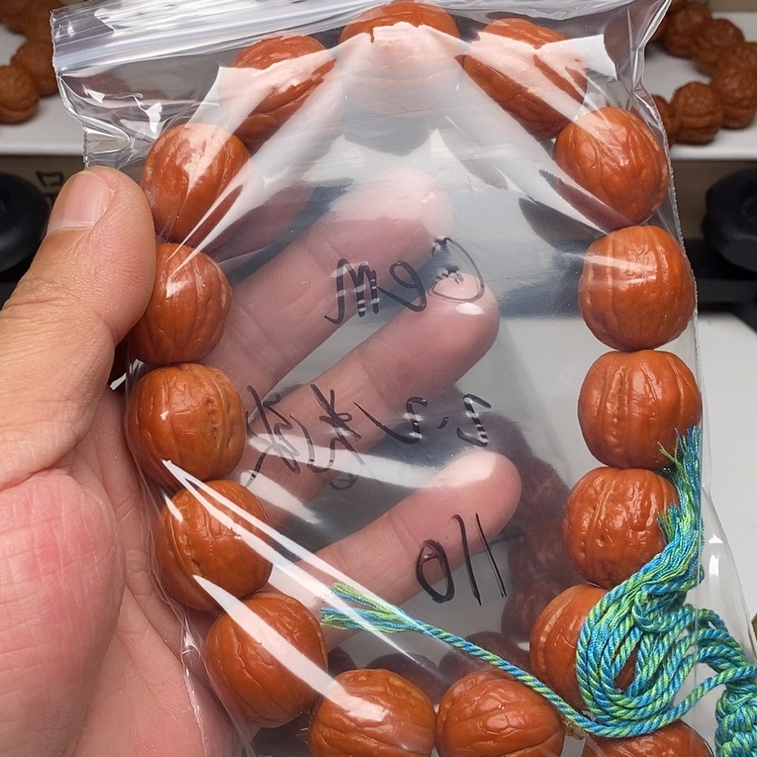 G***i木质文玩核桃2.0光头