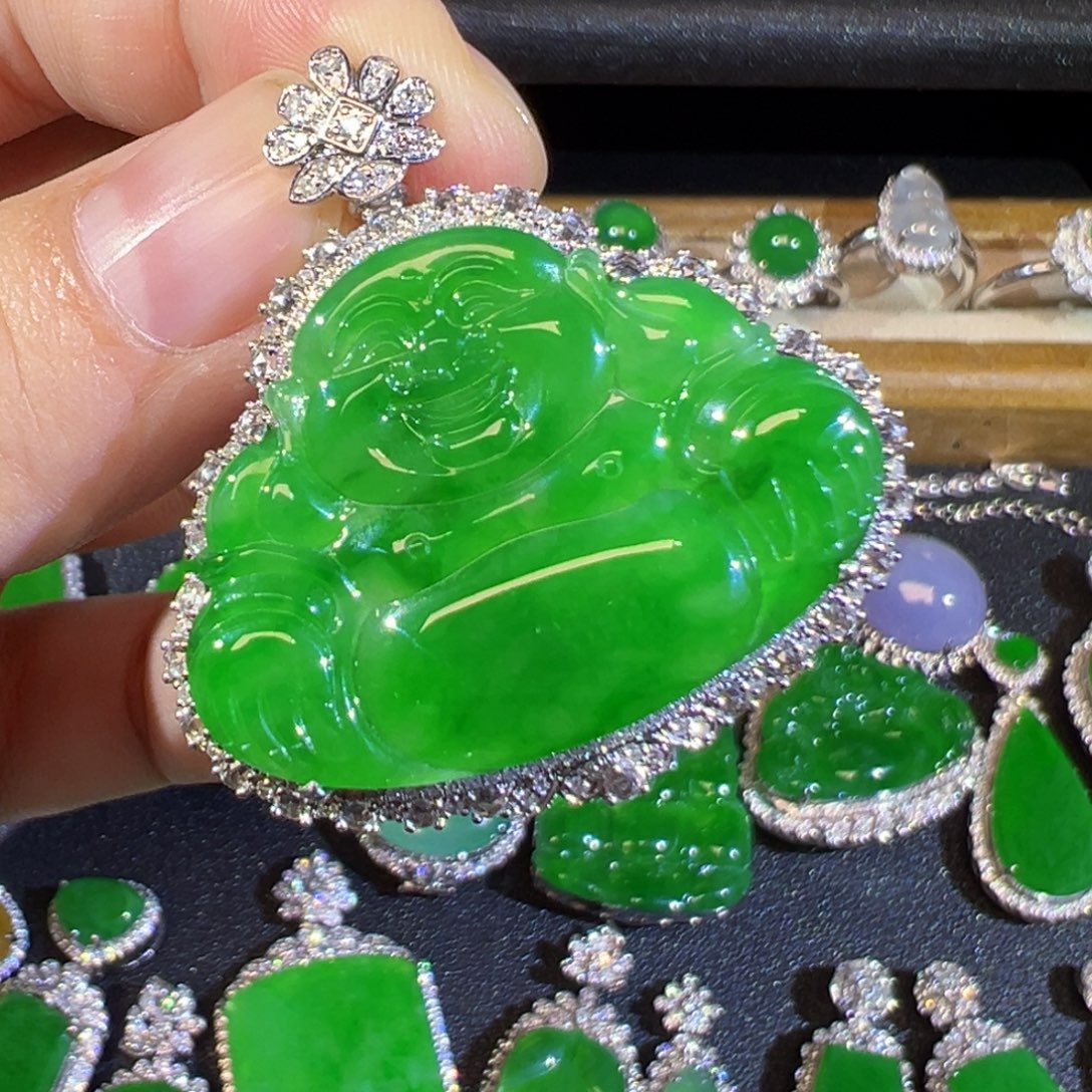 翡翠18K金镶嵌颈饰