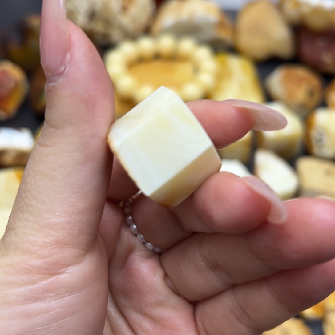 定制琥珀未镶嵌蜜蜡