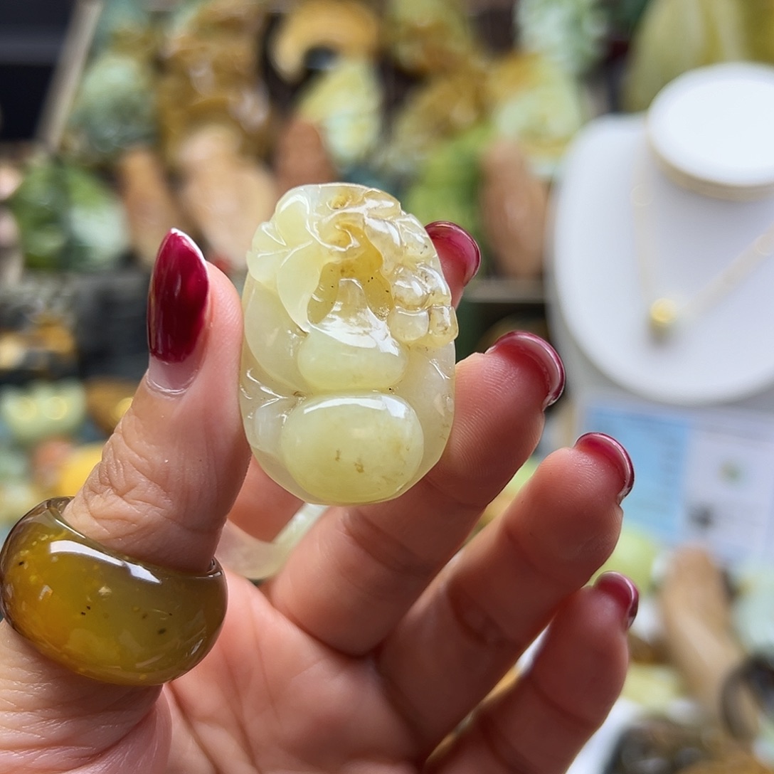 岫岩老玉（透闪石质玉）未镶嵌颈饰老玉葫芦