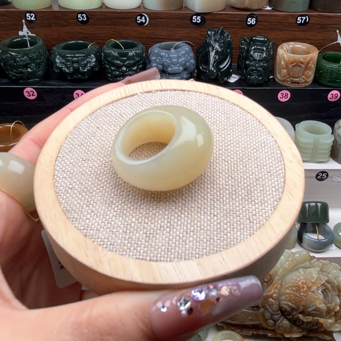 蛇纹石玉未镶嵌戒指
