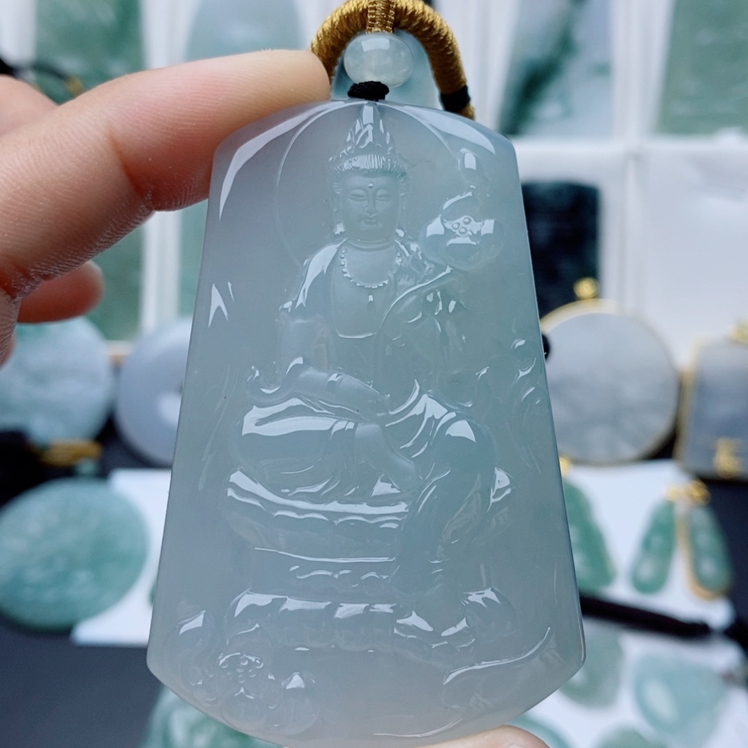 翡翠未镶嵌颈饰糖*