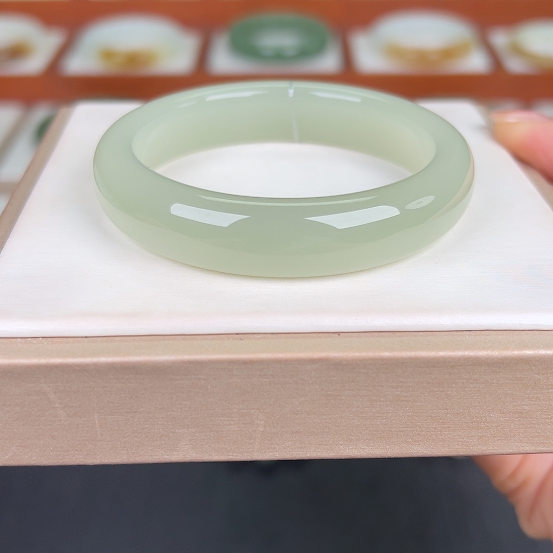 和田玉未镶嵌手镯和田玉葡萄肉手镯