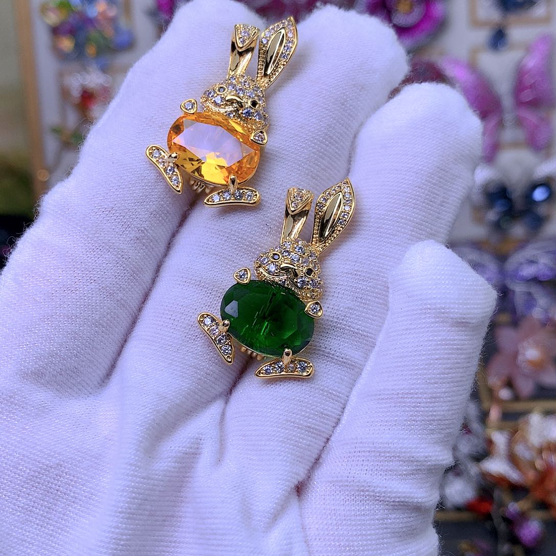 合成立方氧化锆铜胸针2个