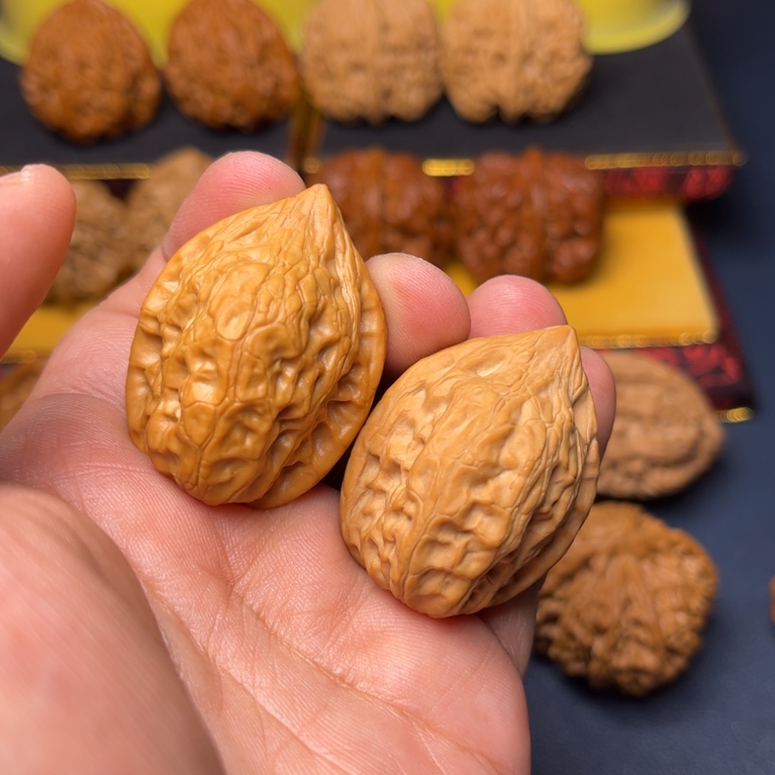 文玩核桃吊坠马**狸蜡皮鸡心