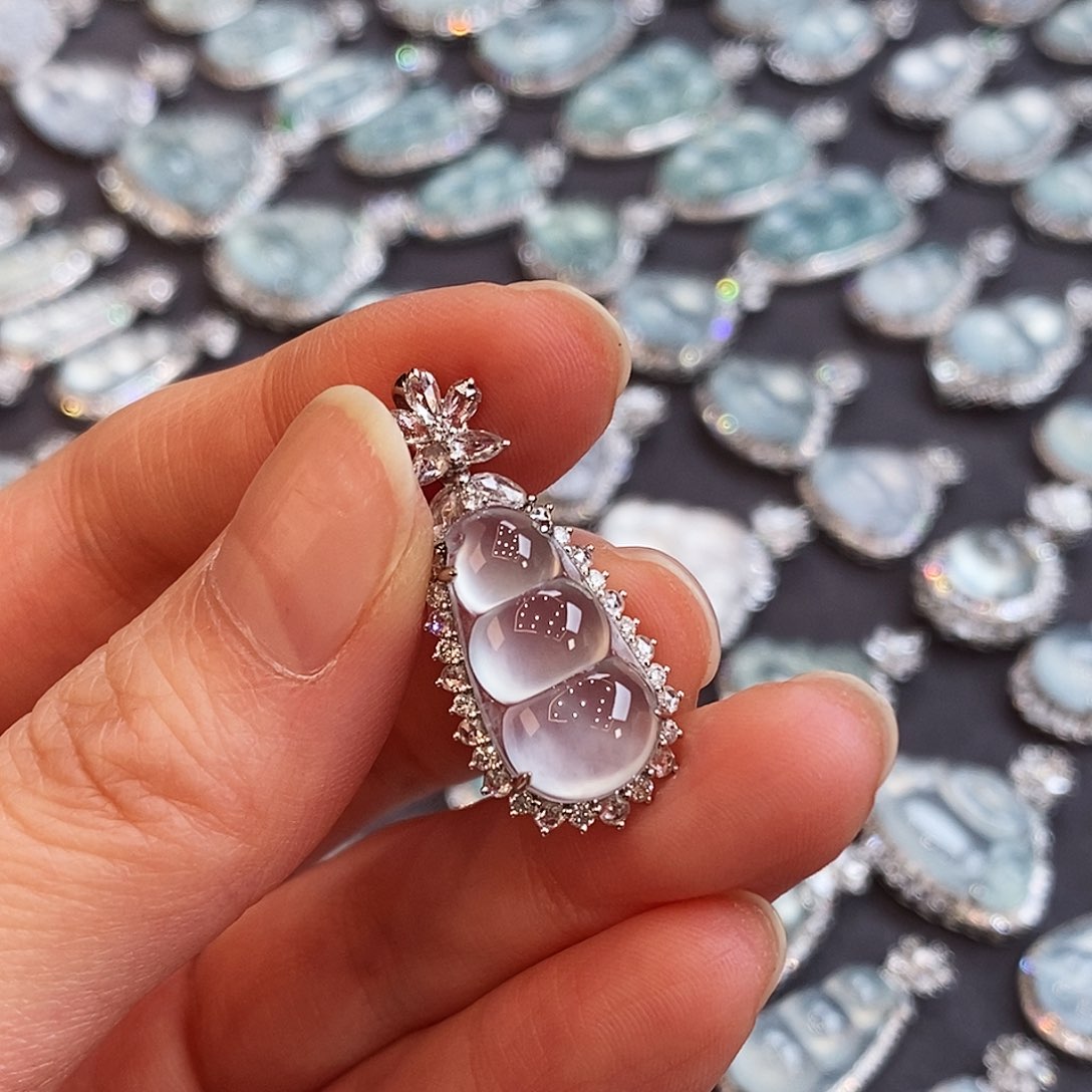 翡翠吊坠(赠链)18K金镶嵌