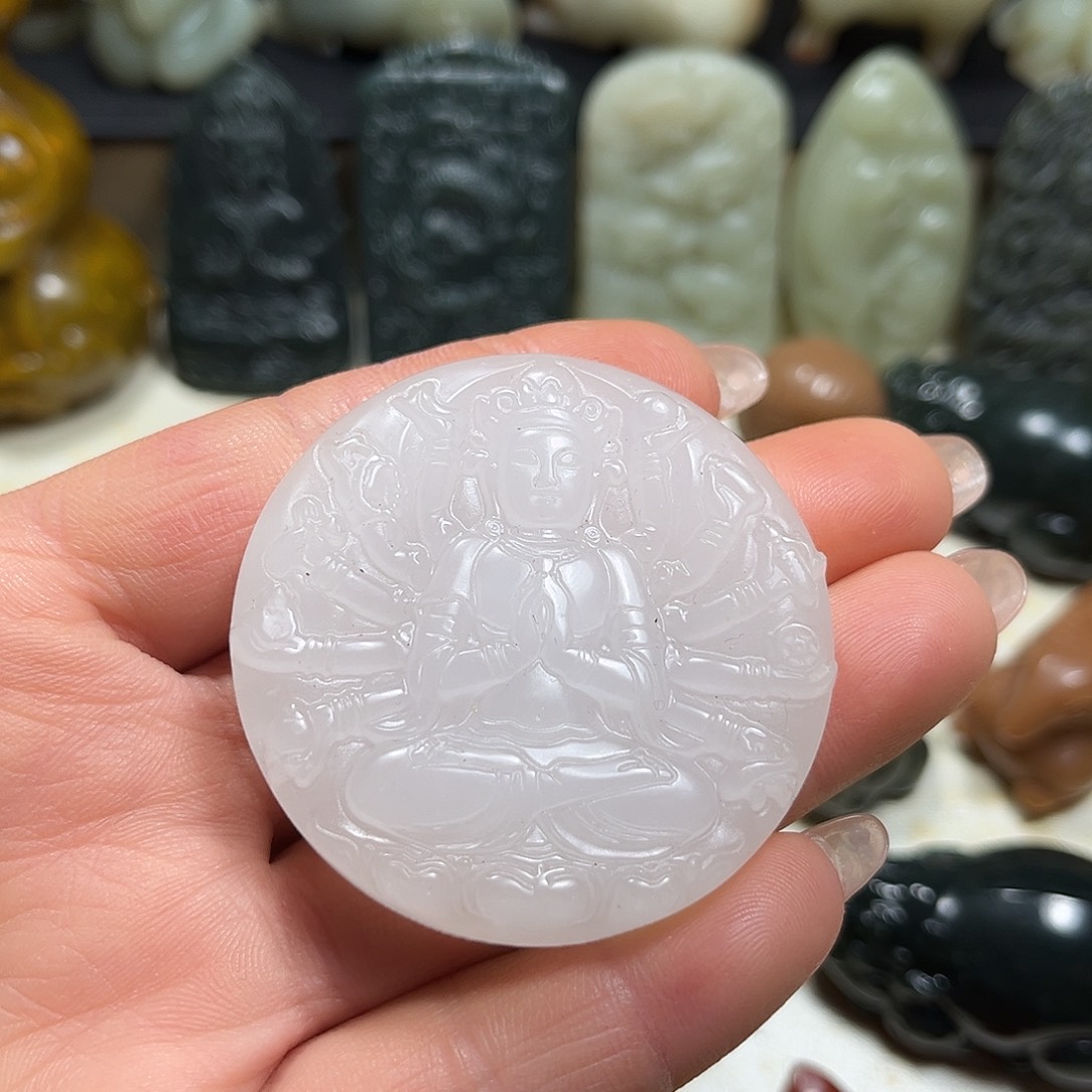 白玉菩提吊坠白玉菩提吊坠