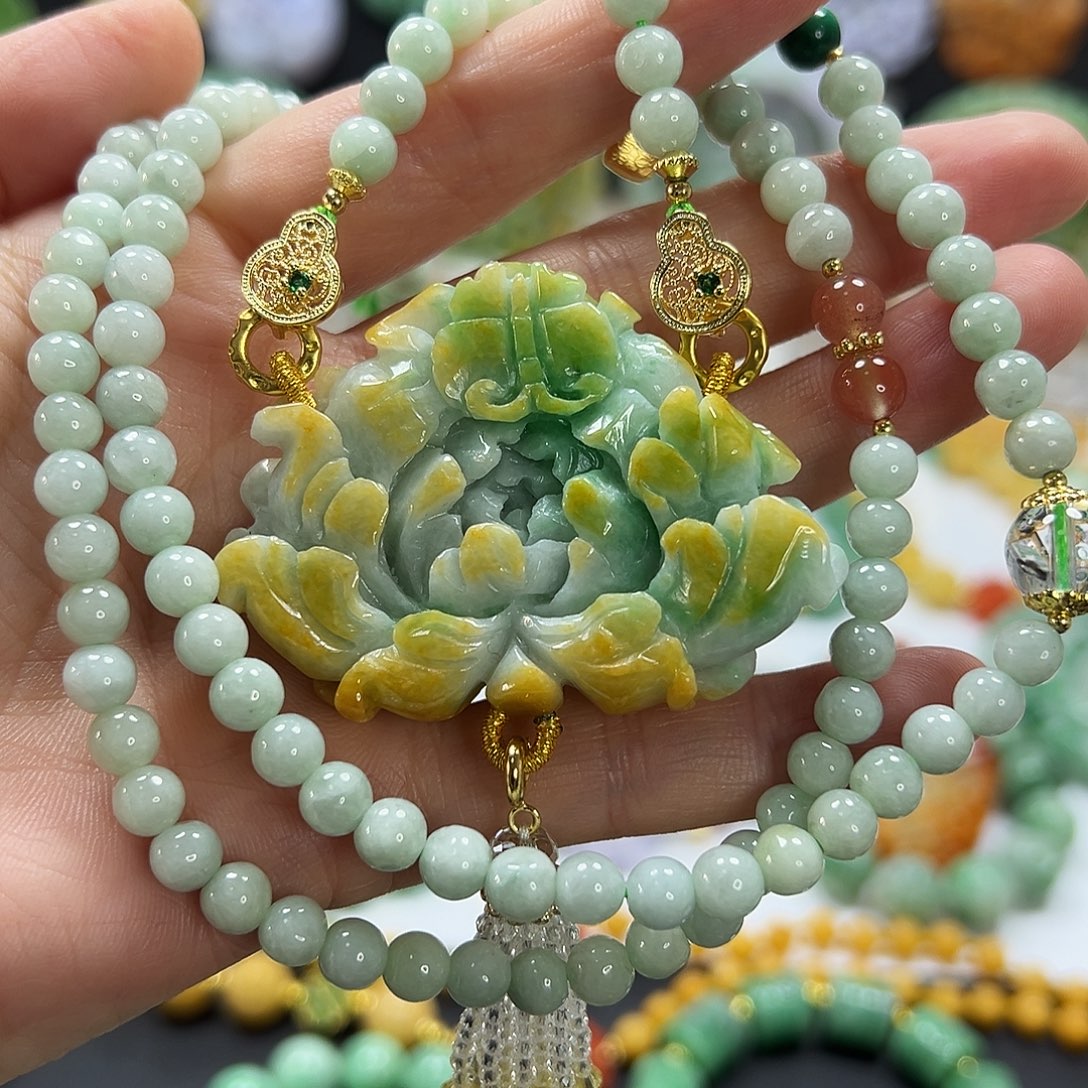 翡翠未镶嵌颈饰吊坠