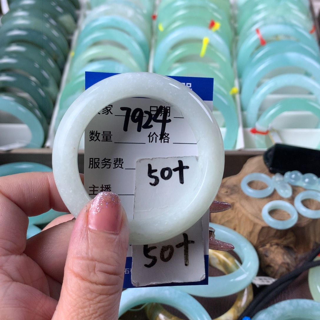 蛇纹石玉手镯未镶嵌7924