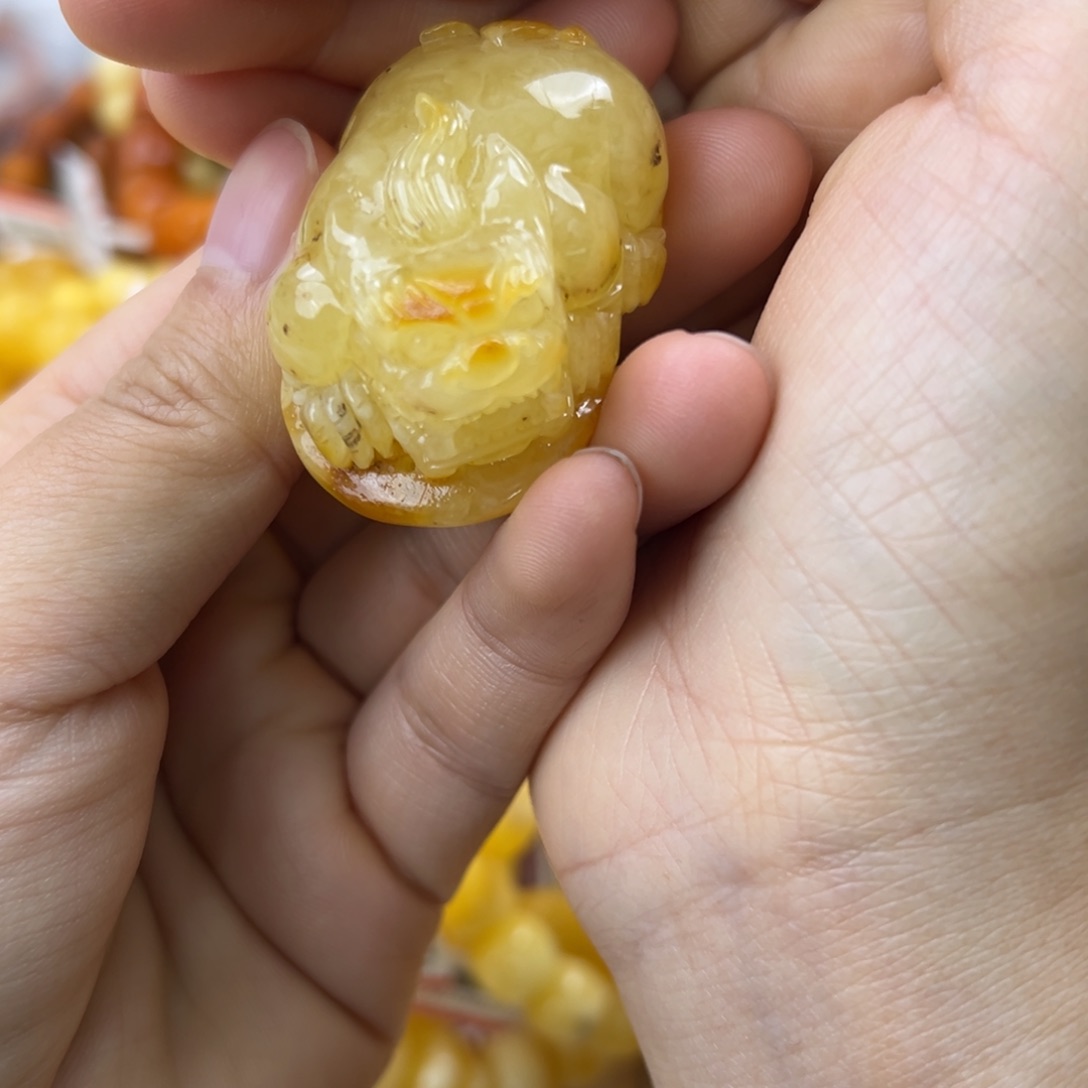 琥珀珠宝奇石未镶嵌
