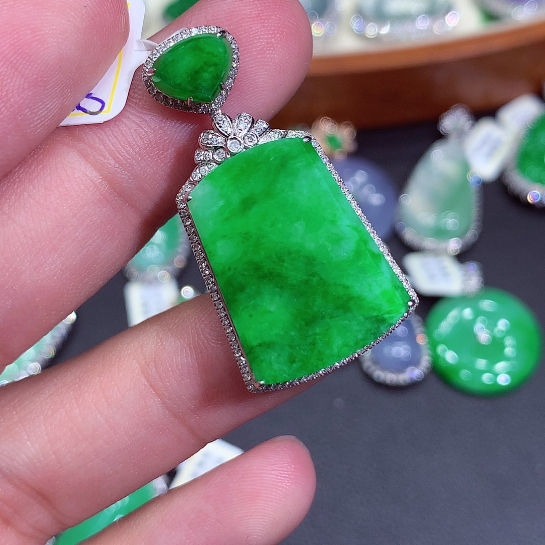 翡翠吊坠(不含链)18K金镶嵌