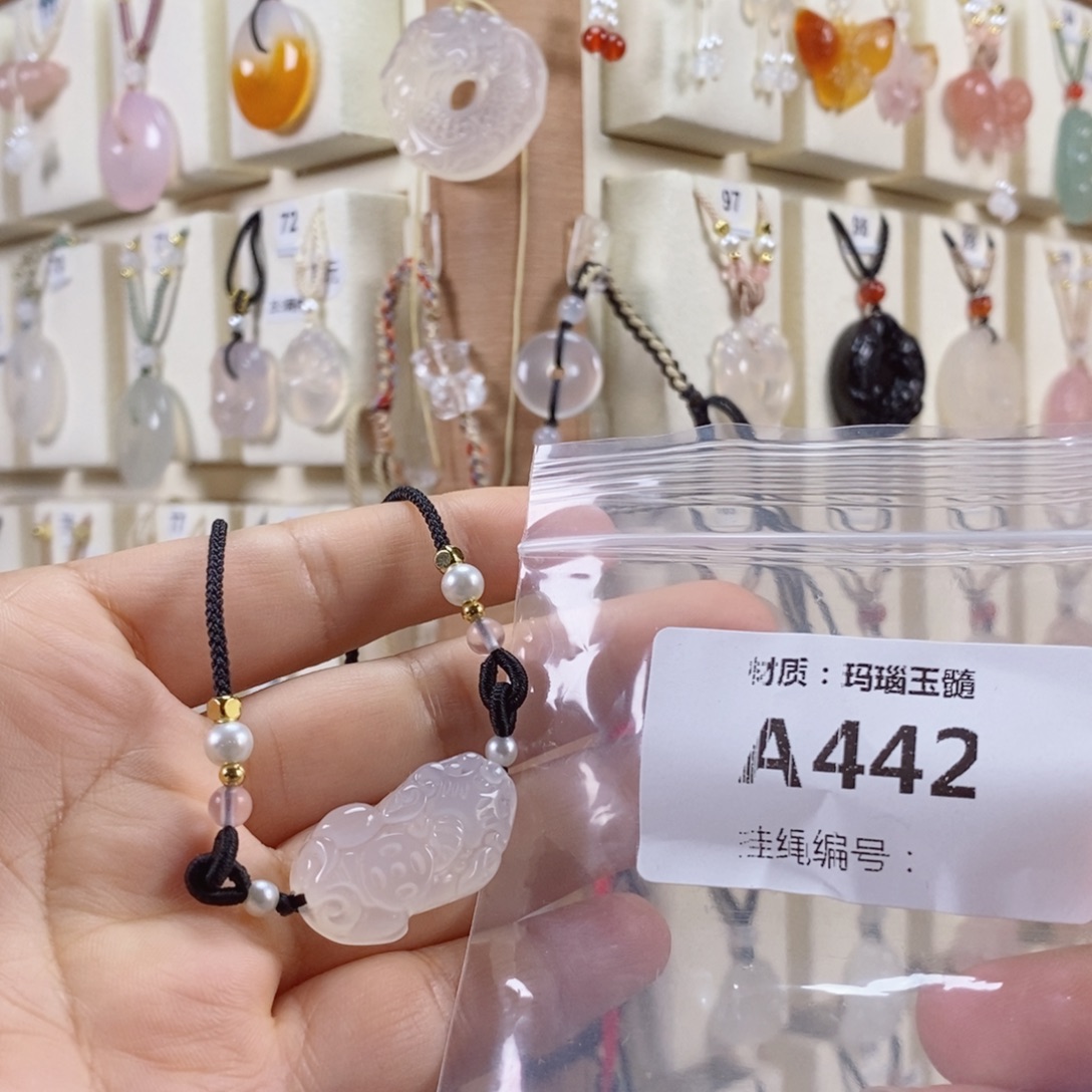 耶***.玛瑙/玉髓未镶嵌颈饰