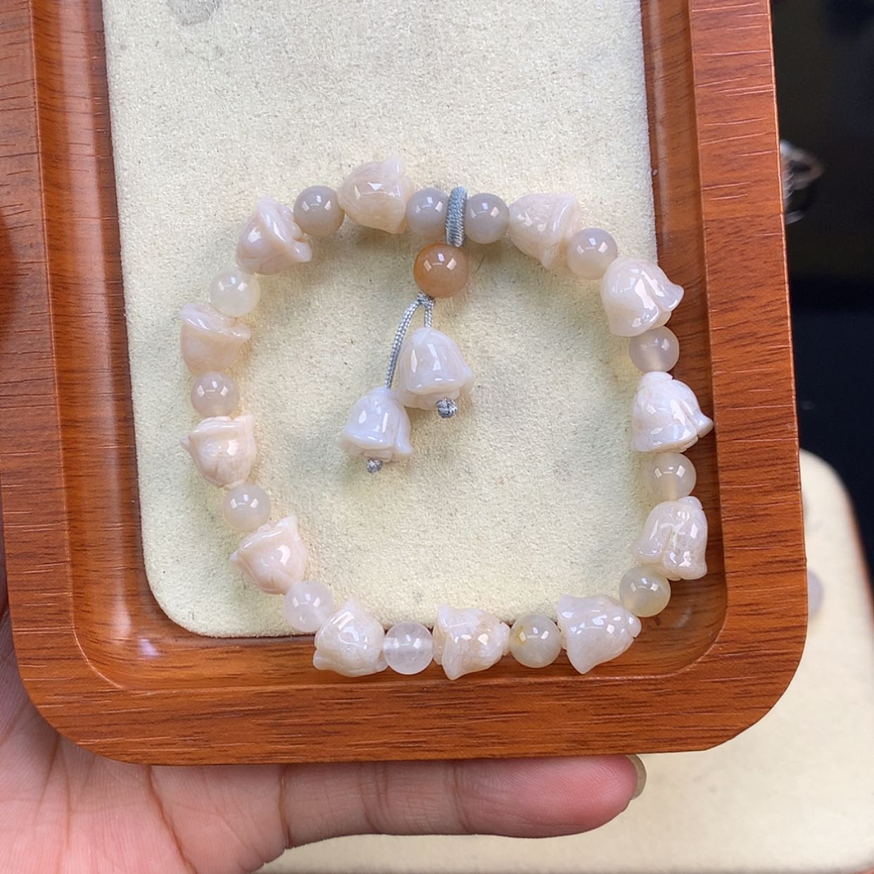 【闪购商品】颈饰足银镶嵌硅化珊瑚（珊瑚玉）78号玫瑰花手串