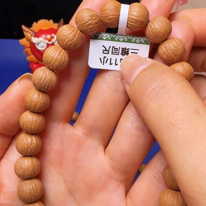 W***猴头核桃吊坠凤羽