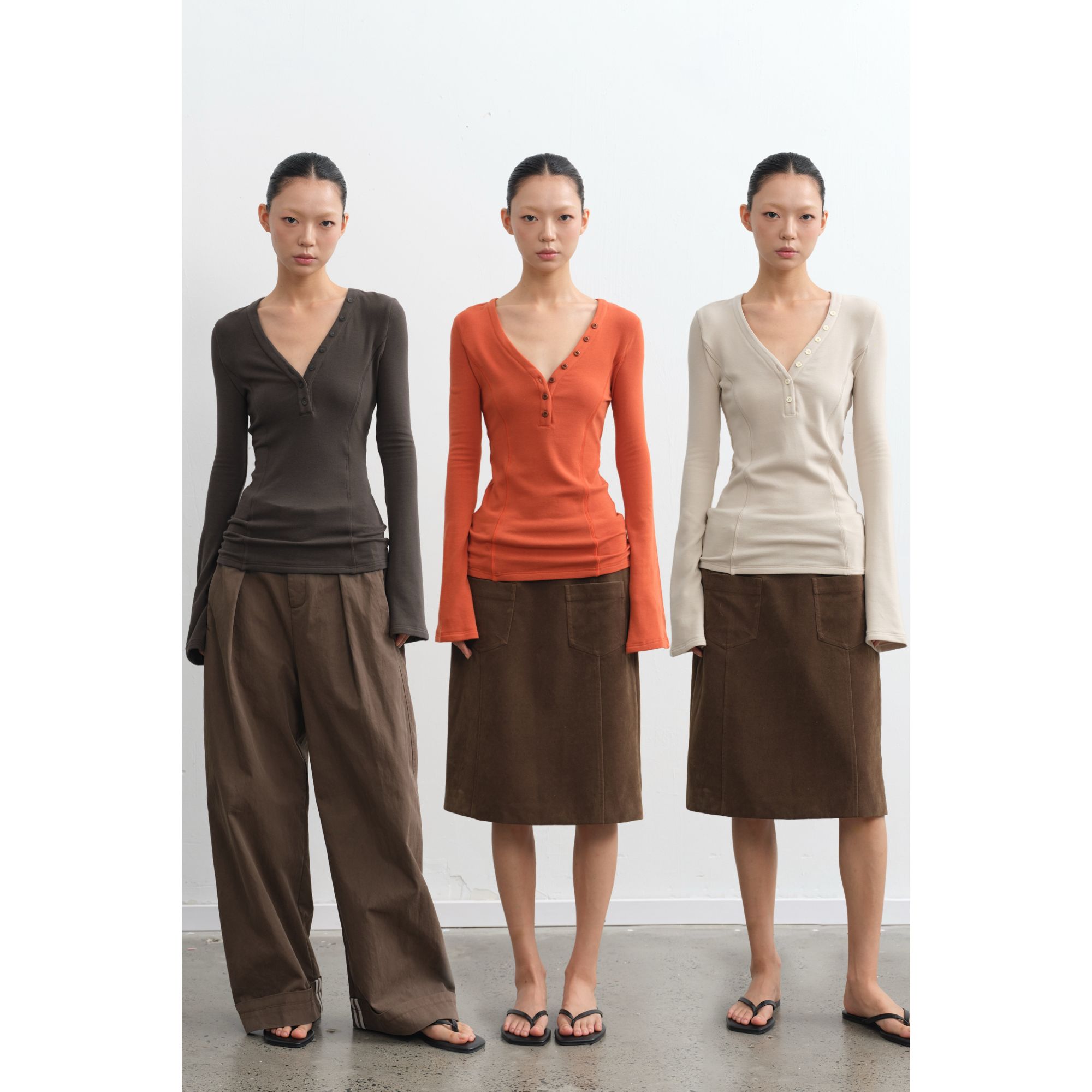 LINY LIBERTY 25AW 复古风经典V领亨利衫修身长袖T恤E16259094