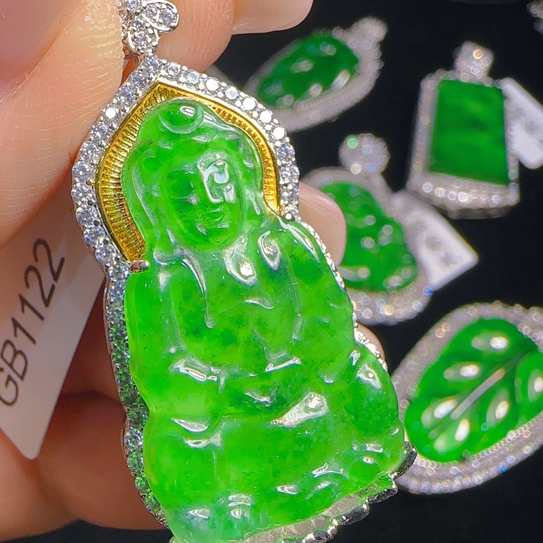 翡翠吊坠(赠链)未镶嵌