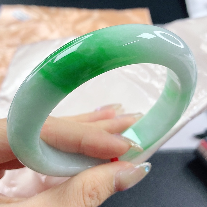 未镶嵌手镯翡翠，358
