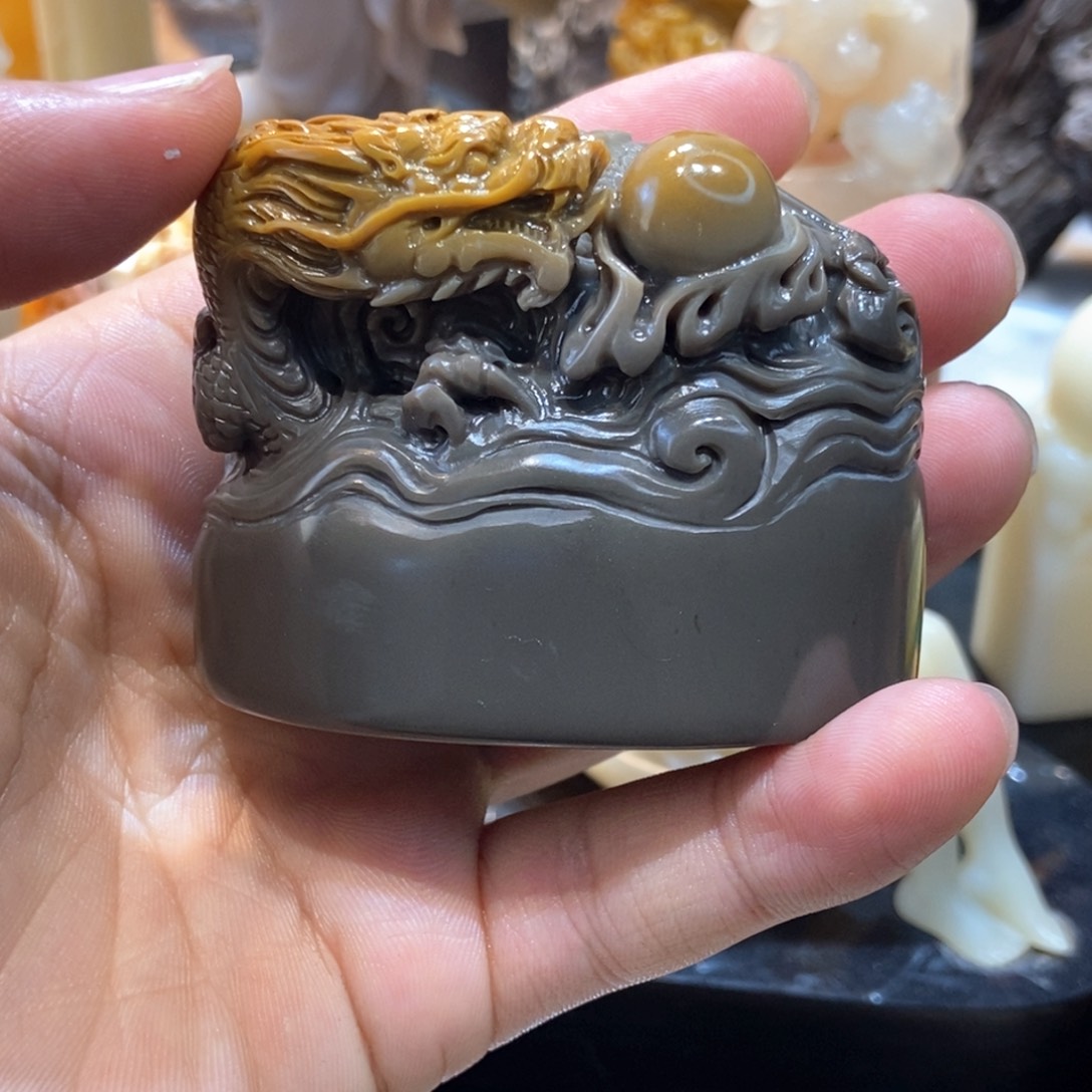 寿山石印石高山牛角