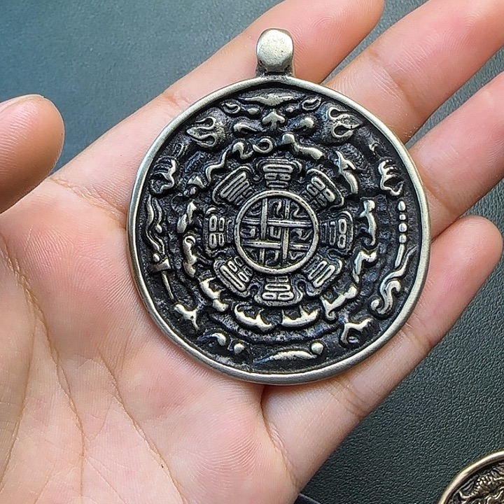 黑***子铜铁合金类藏传工艺品九宫八卦