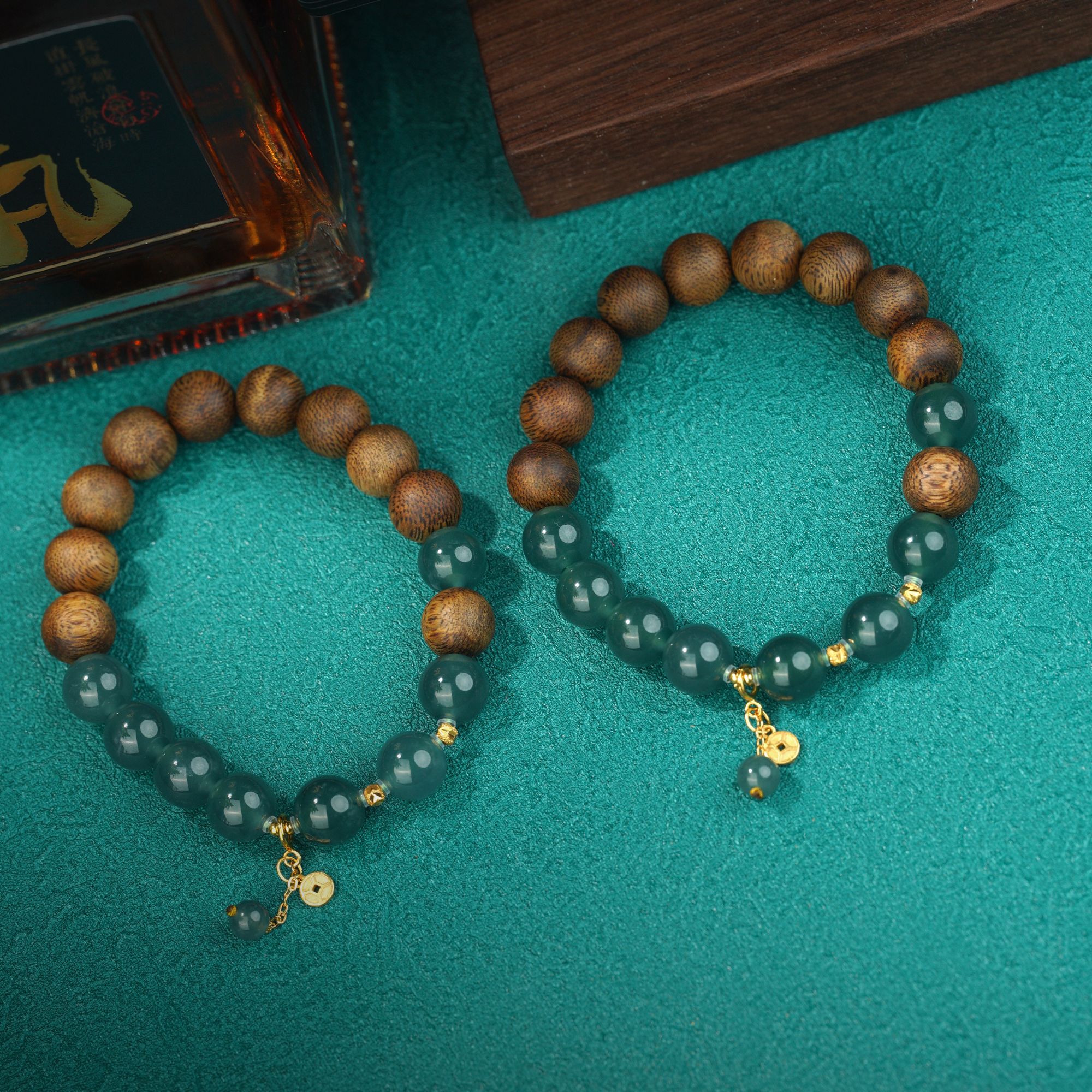 沉香莺歌绿棋楠蓝水翡翠单圈手串设计款国潮文玩（多样性发其一）