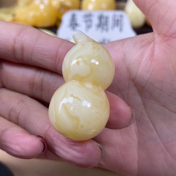 琥珀裸石未镶嵌葫芦