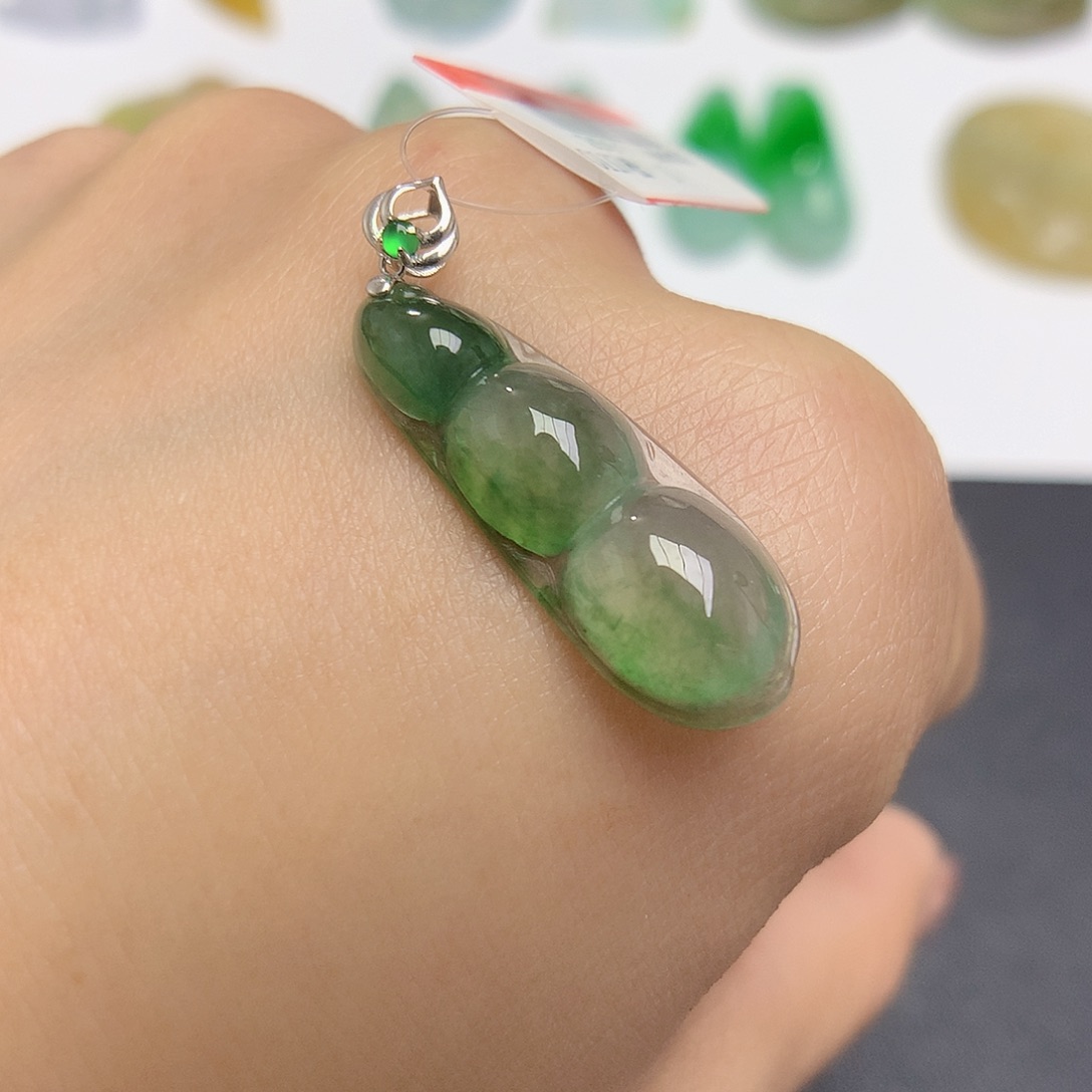 翡翠颈饰18K金镶嵌福豆