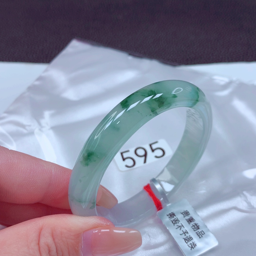 翡翠手镯未镶嵌手镯