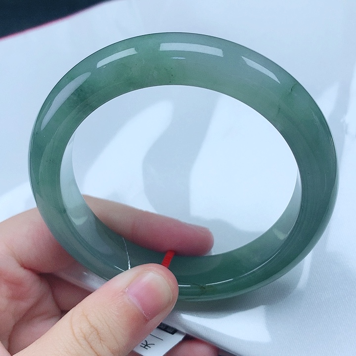 翡翠手镯未镶嵌54圈