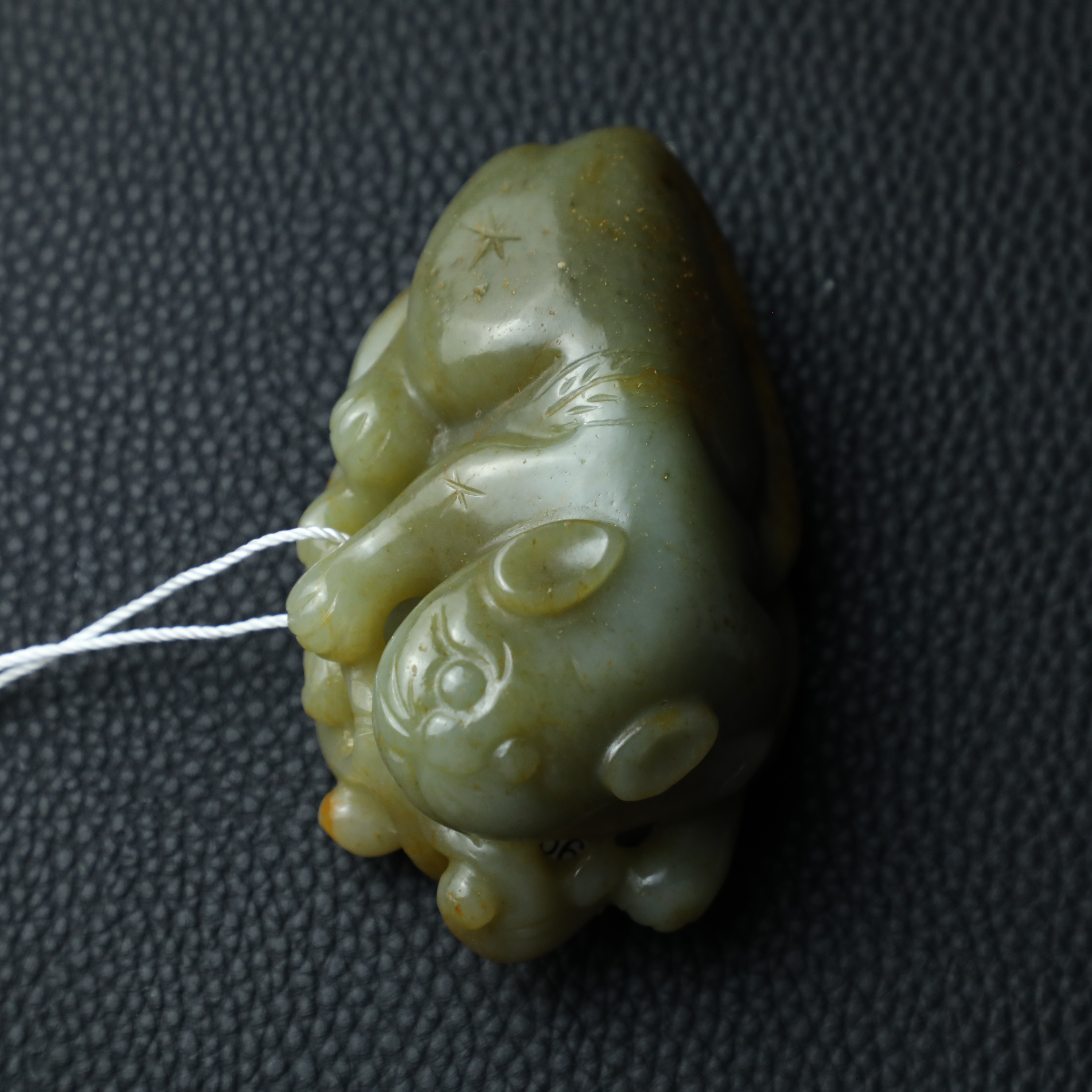 TCWWA07507清晚和田青白玉貔貅把件