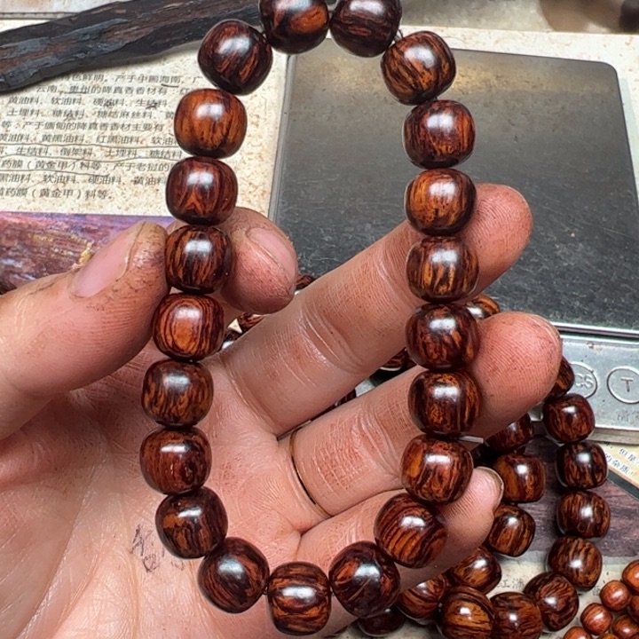 藤类海南红降10老型黑金底天花板