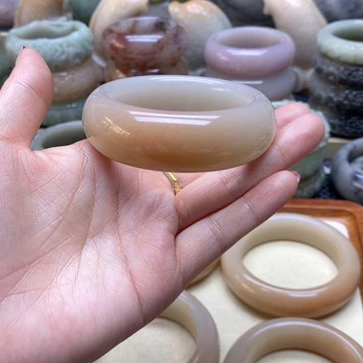 石英岩玉手镯未镶嵌