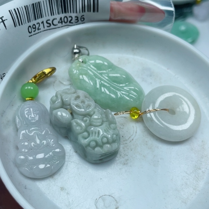 吊坠(不含链)未镶嵌翡翠