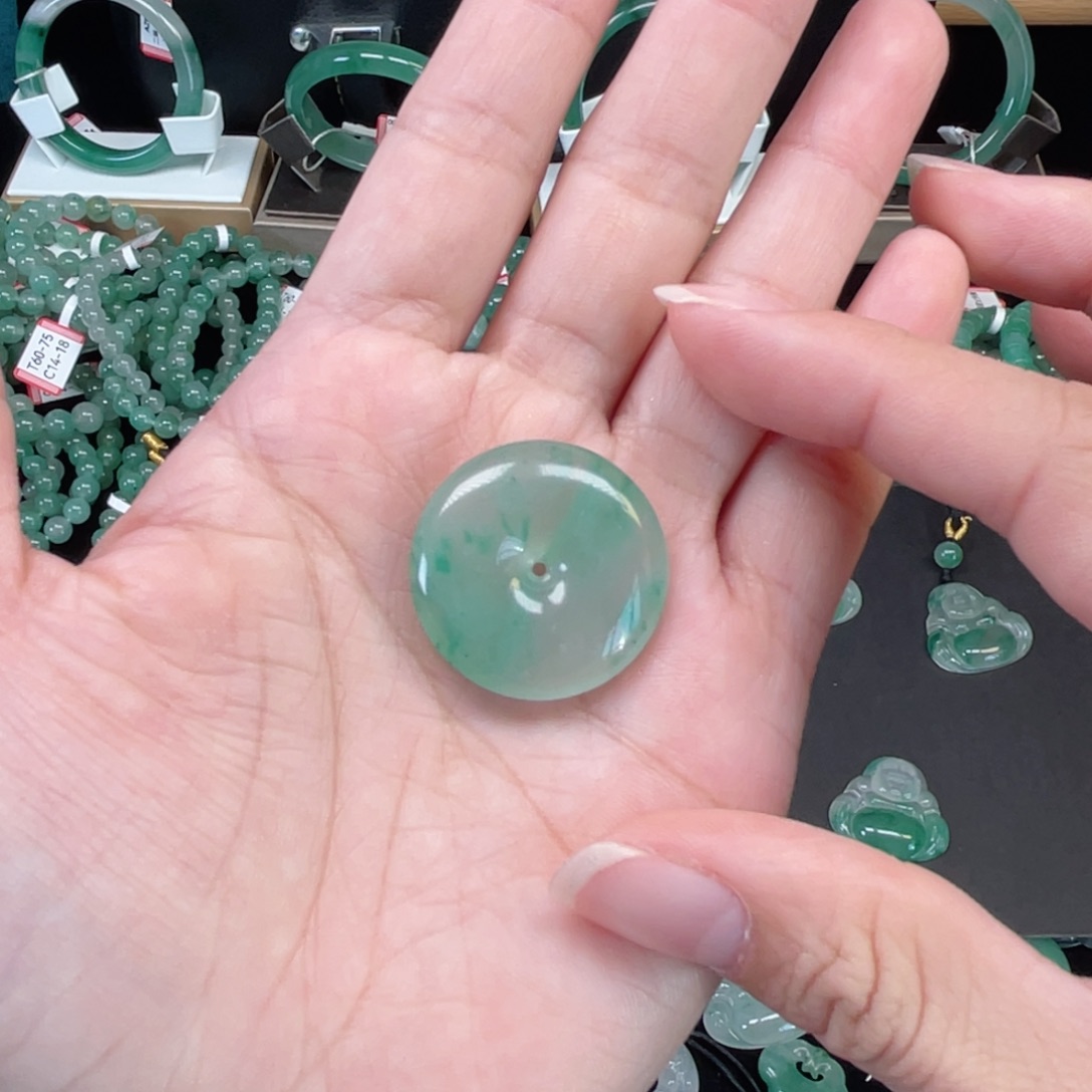 石英质玉（非洲翠）未镶嵌颈饰