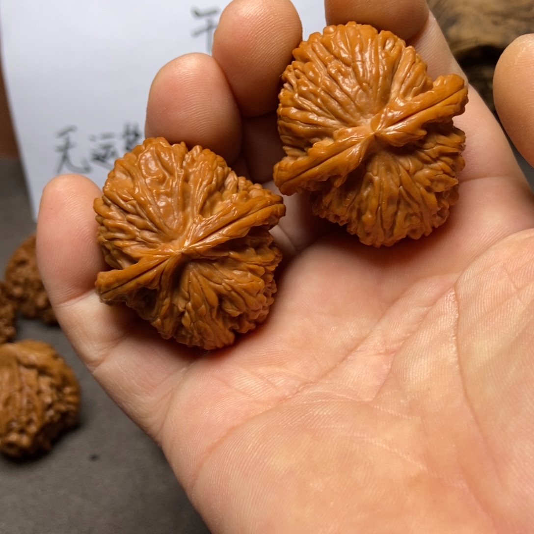 文玩核桃把件闷白
