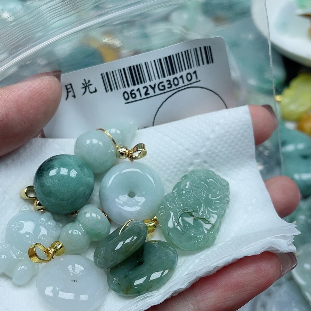 翡翠未镶嵌吊坠(不含链)