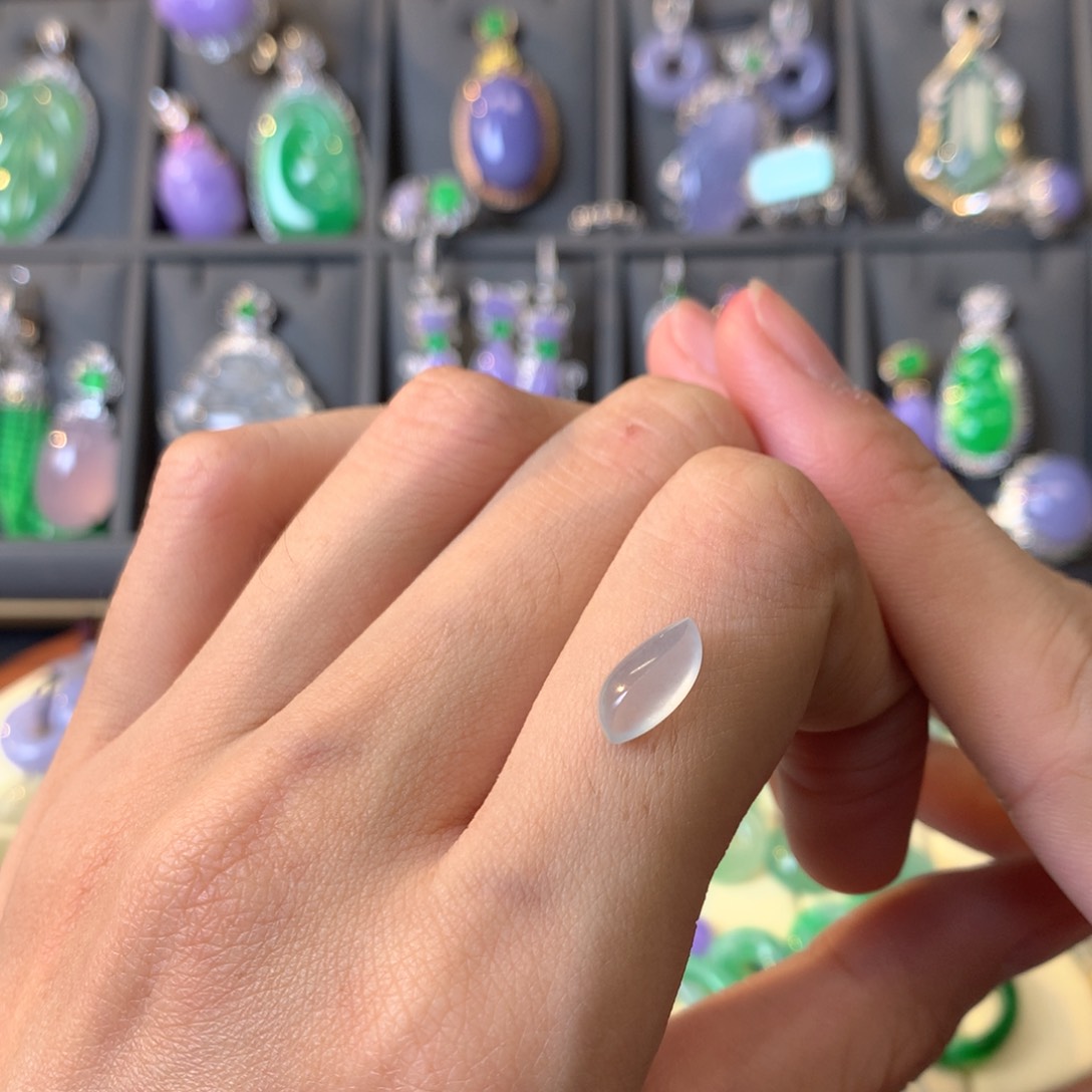 翡翠颈饰未镶嵌裸石