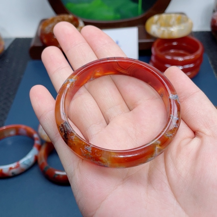 玛瑙/玉髓手镯未镶嵌56