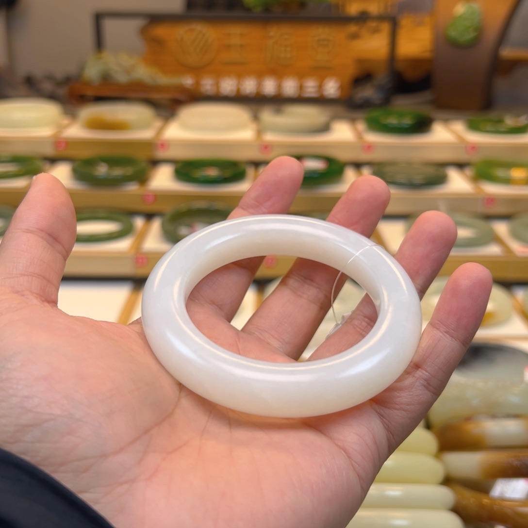 和田玉手镯未镶嵌湘*儿