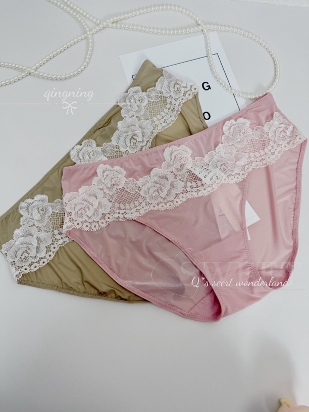Q*s secret wonderland新款YQ花卉软滑无痕女士三角中腰内裤2511B