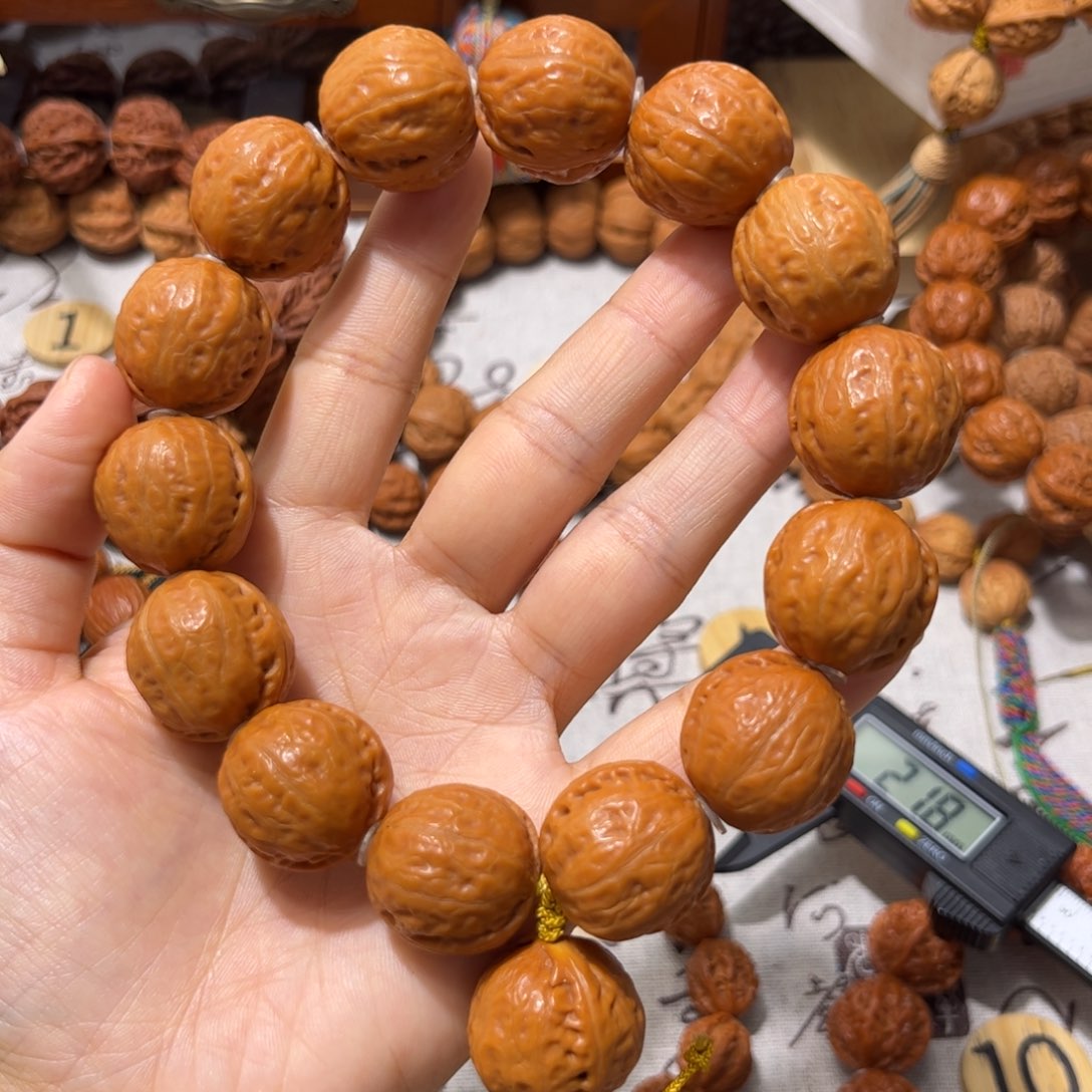 羊***羊桃核吊坠足球光头