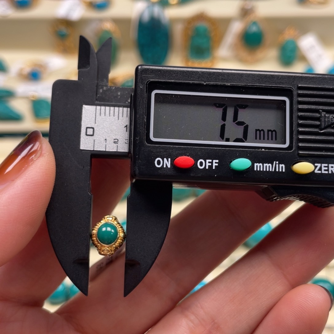 18K金镶嵌绿松石珠宝奇石背云