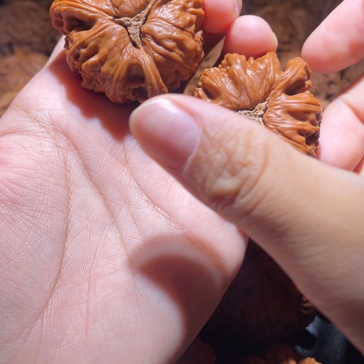 云***骧吊坠桃核小妹三棱