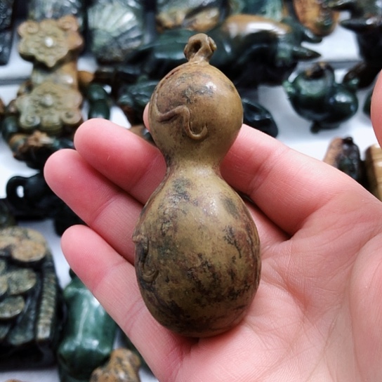 岫岩河磨玉（透闪石质玉）把件未镶嵌