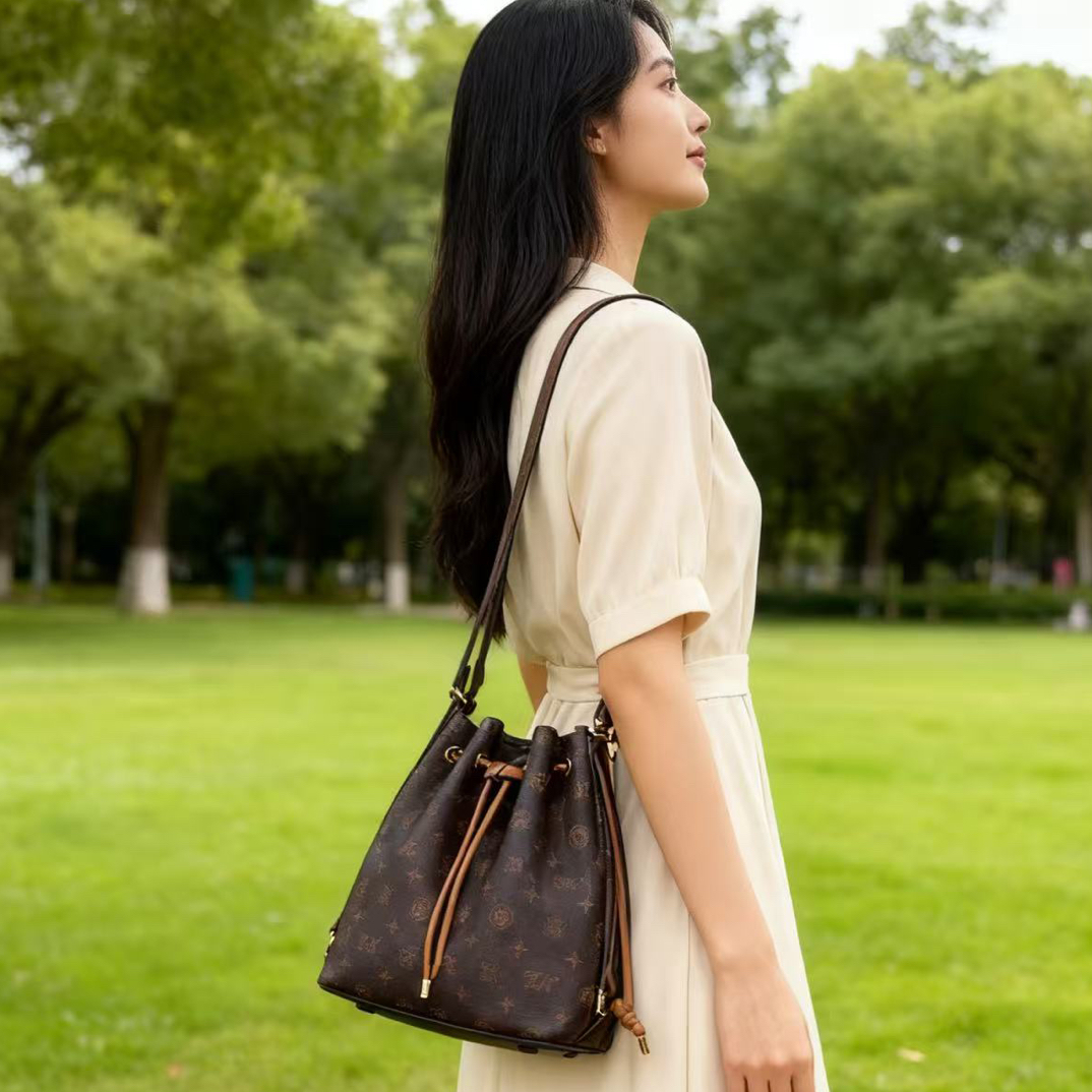 水桶包女抽绳设计大容量单肩斜挎包 双肩包时尚简约百搭通勤