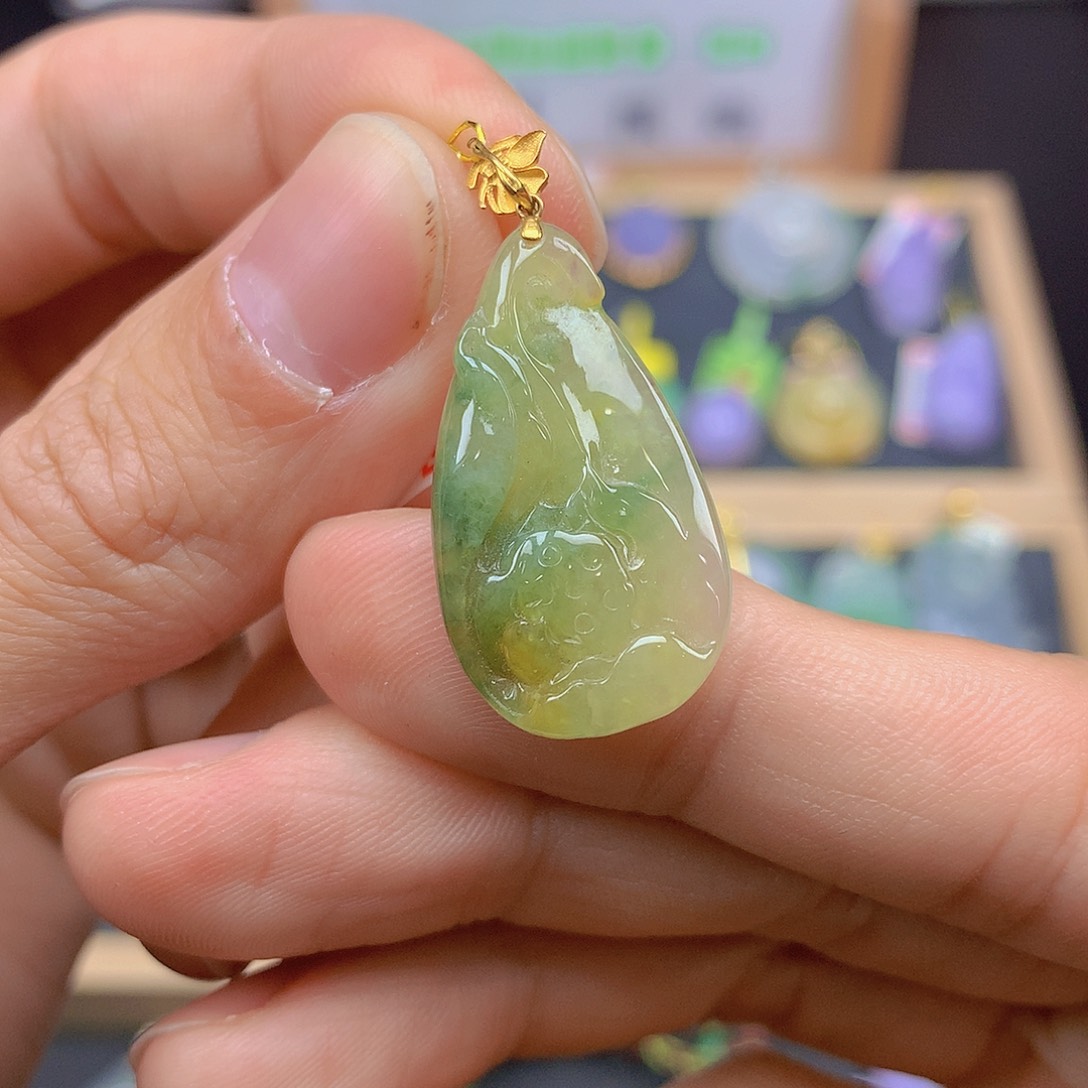 翡翠颈饰18K金镶嵌翡翠