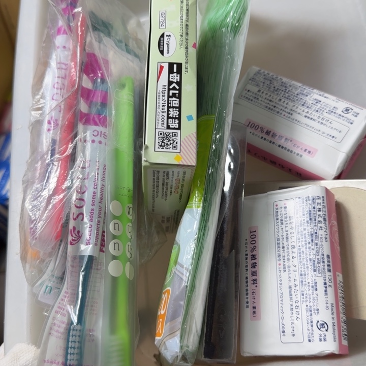 路*、中古商品，瑕疵品，不保好坏。834